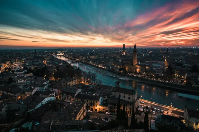 Verona, qyteti i Romeos dhe Xhulietës: çfarë të shohësh